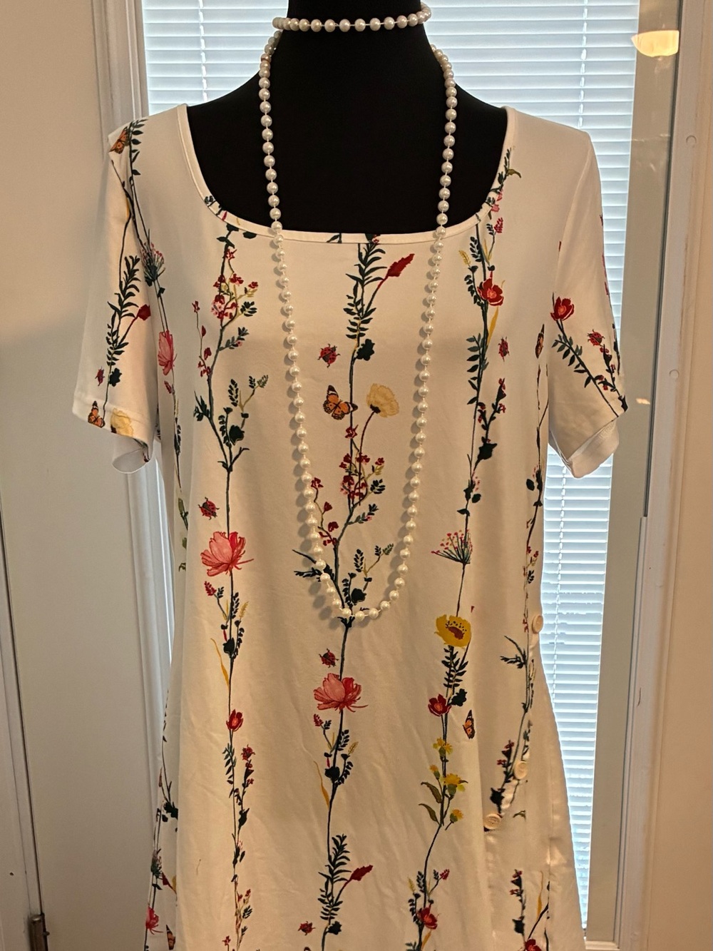 Floral Scoop Neck Women’s Top in White